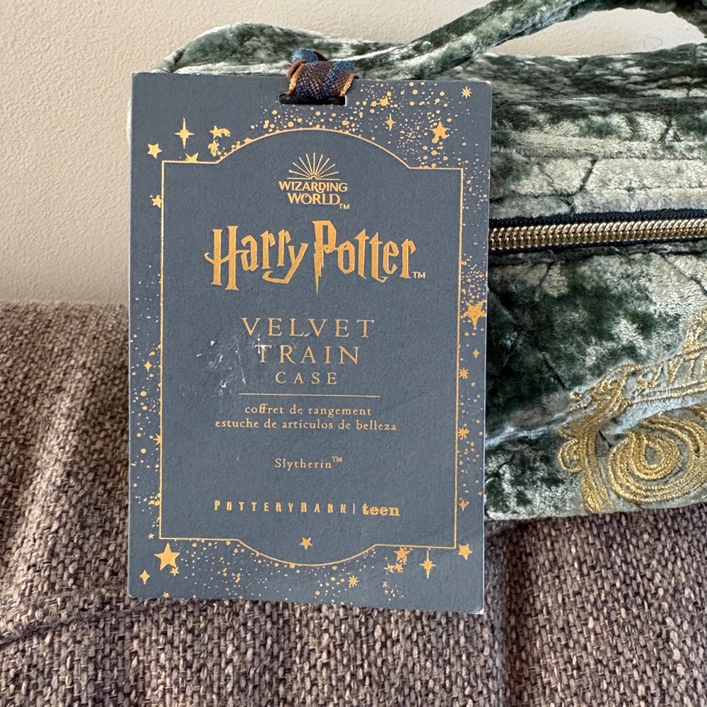 NWT!! Pottery Barn Teen Harry Potter Slytherin Green Velvet Train Case - Picture 3 of 7